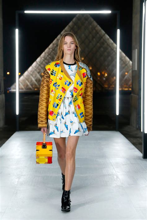 sfilata parigi louis vuitton giardini louvre 2018|louis vuitton spring collection.